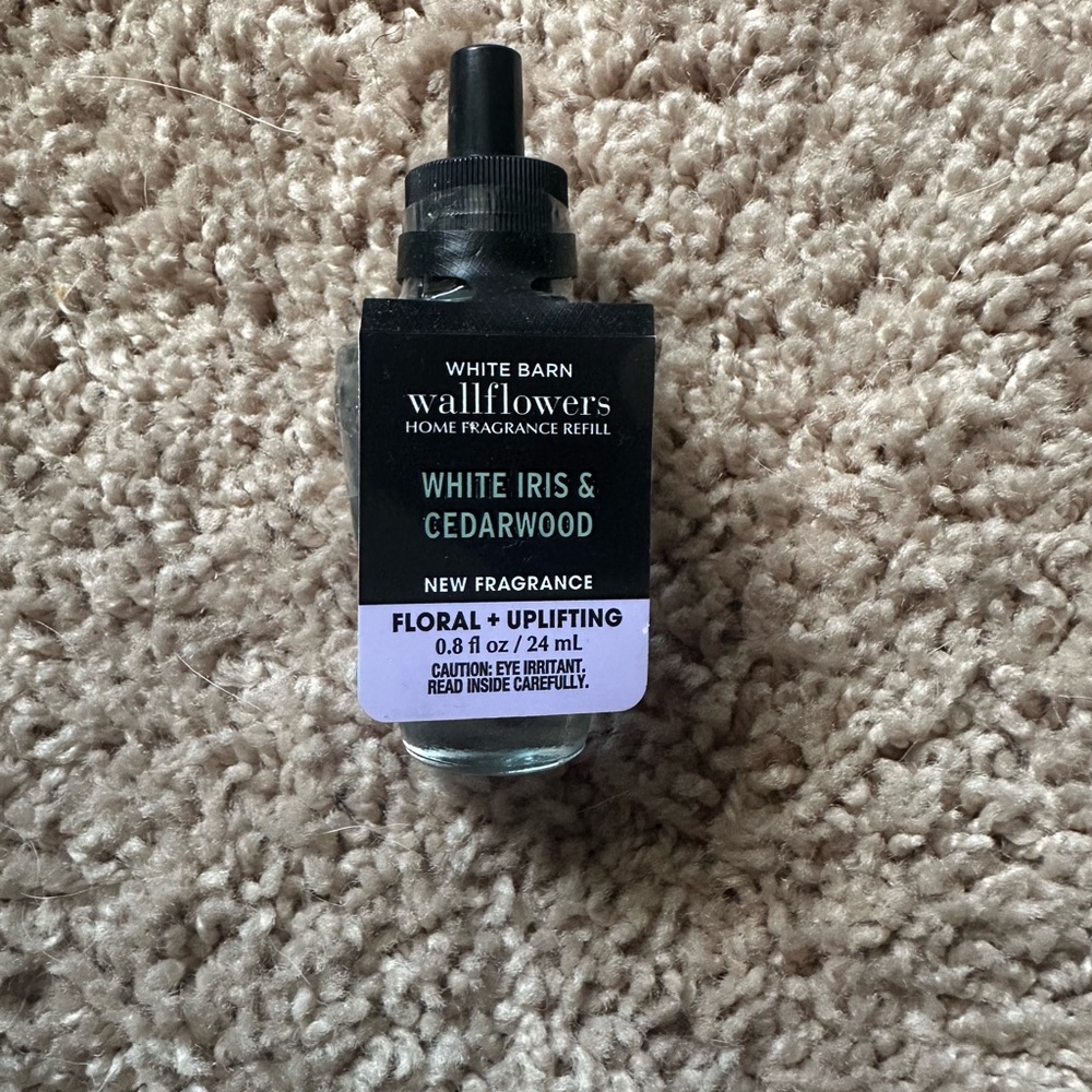 White Barn Wallflowers Refill - Black & Light Lavender Label